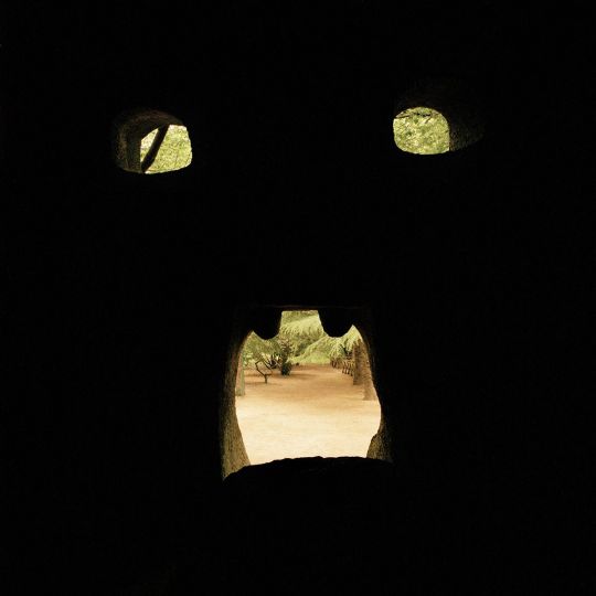 Giovanni Chiaramonte, Bomarzo, 1990 ©Archivi Giovanni Chiaramonte. Dalla mostra Giovanni Chiaramonte. Realismo infinito, Museo Diocesano Carlo Maria Martini, Milano.