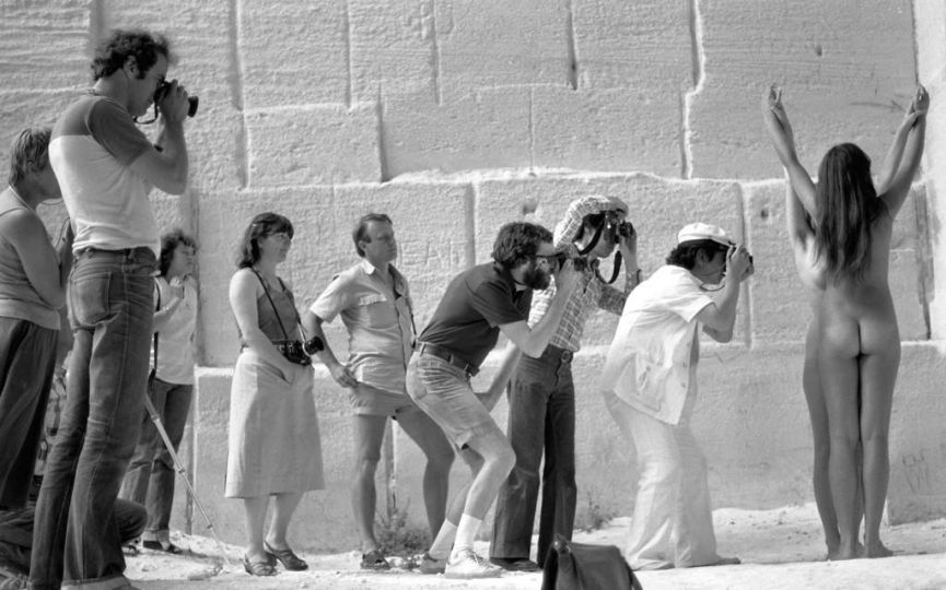 Eikō Hosoe, atelier de nu, Arles, 1979 © Jacques Revon