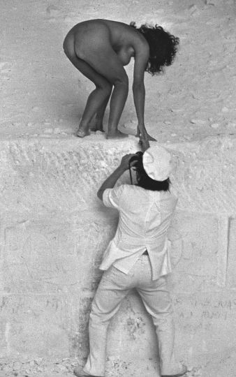 Eikō Hosoe, atelier de nu, Arles, 1979 © Jacques Revon