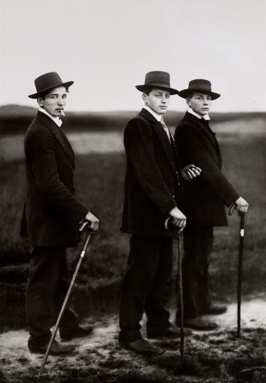 August Sander, Jungbauern, 1914, copyright Die Photographische Sammlung_SK Stiftung Kultur - August Sander Archiv, Köln VG Bild-Kunst