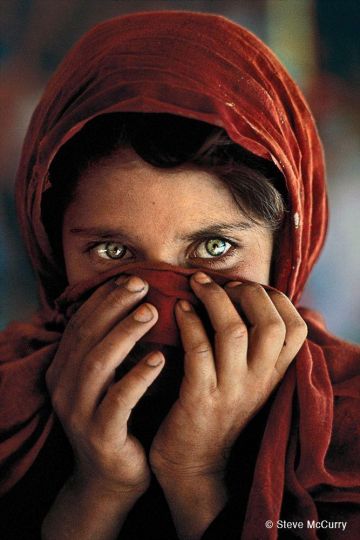 Steve McCurry, Afghan Girl with Hands on Face, 1984