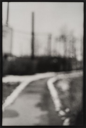 David Armstrong, Side Walk on State Street (Path to Metro), New Haven, 1996 Silbergelatine Haus der Photographie/Sammlung F.C. Gundlach, Hamburg © Courtesy of the Estate of David Armstrong