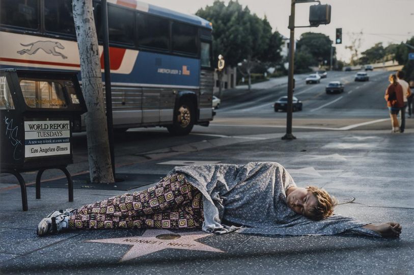 Philip-Lorca diCorcia, Major Tom, Kansas City, Kansas, $20 Kansas City 1990/1992 Chromogenic Color Print Haus der Photographie/Sammlung F.C. Gundlach, Hamburg © Philip-Lorca diCorcia, Courtesy of the artist, Sprüth Magers and David Zwirner