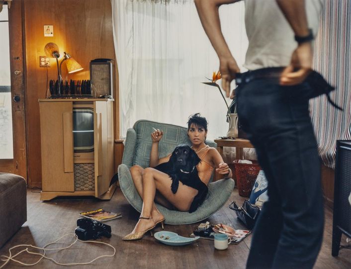 Philip-Lorca diCorcia, Mary and Babe, N.Y., 1982 New York 1982 Chromogenic Color Print Haus der Photographie/Sammlung F.C. Gundlach, Hamburg © Philip-Lorca diCorcia, Courtesy of the artist, Sprüth Magers and David Zwirner