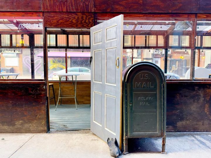 Second Avenue, New York, NY, 2023 © Wijnanda Deroo - Courtesy Deborah Bell Photographs