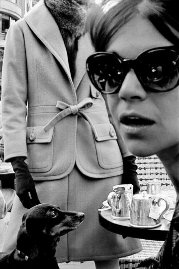 Frank Horvat, Carol Lobravico au Café de Flore, pour Harper’s Bazaar, Paris, 1962 1959 © Frank Horvat