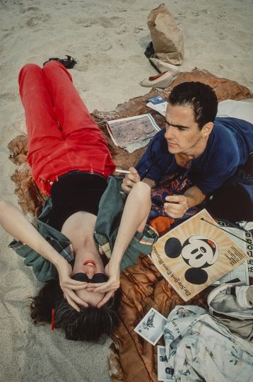 Nan Goldin, C.Z. and Max On The Beach, Truro/Massachusetts, 1976 Cibachrome 61 x 50,8 cm Haus der Photographie/Sammlung F.C. Gundlach, Hamburg © Nan Goldin, Courtesy the artist and Gagosian