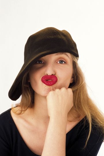 Pierre Terrasson, Julie Delpy, 1990, Studio Aubervilliers, - Lambda satiné sur dibond 50 x 70 cm. Tirage à 15 exemplaires numérotés et signés © Pierre Terrasson