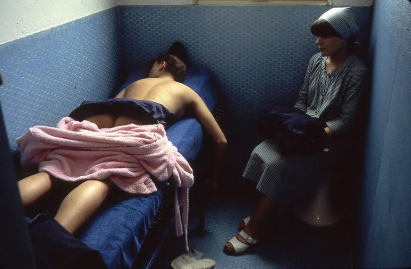 Kelly LeBrock, Attendant, Eugénie Les Bains, France, 1980 © Denis Piel