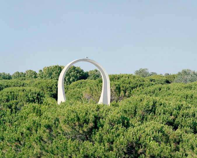 Sommet de “l’église Saint-Augustin“ – Le Levant de La Grande Motte – 2020 © Charly Broyez & Laurent Kronental