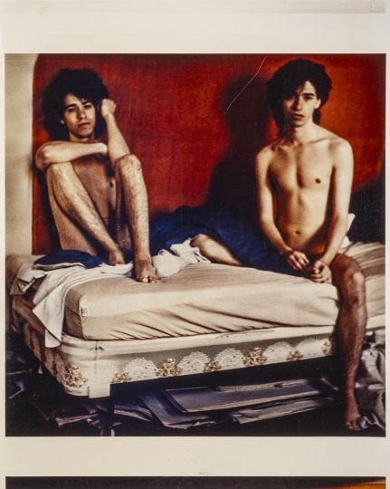 Mark Morrisroe, Untitled [The Starn Twins] ca. 1983 Color Print von Sandwich-Negativ Haus der Photographie/Sammlung F.C. Gundlach, Hamburg © The Estate of Mark Morrisroe