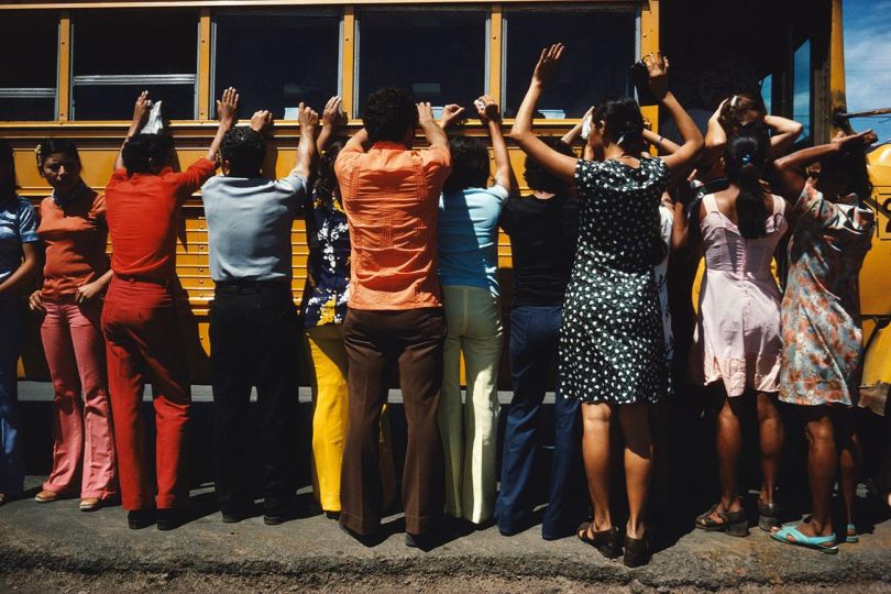 Susan Meiselas, Searching everyone traveling by car, truck, bus or foot, from the series “Nicaragua“, Sandino, Nicaragua, 1978 © Susan Meiselas/Magnum Photos