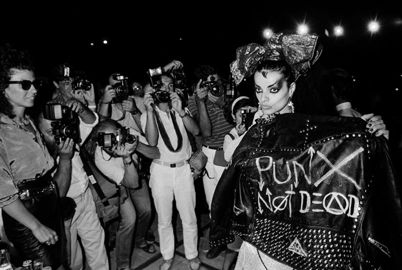 Pierre Terrasson, Nina Hagen, 1985, Athènes, Resin coated 40 x 50 cm. Tirage à 15 exemplaires numérotés et signés © Pierre Terrasson