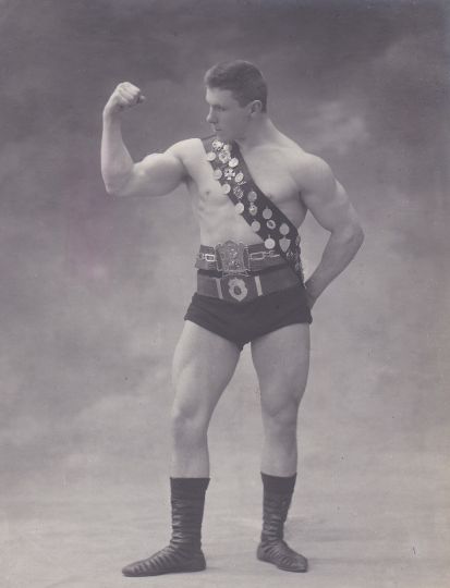 S. Waléry - Hackenschmidt (RU) Champion du Monde, 1901 © Galerie David Guiraud