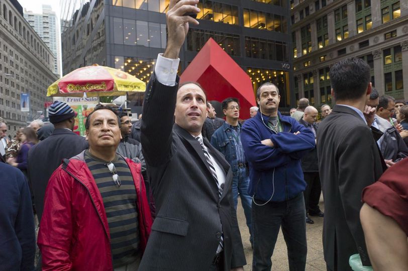 Spectators, Occupy Wall Street, 2022 © Richard Bram